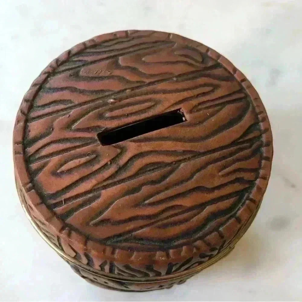 Vintage 70s rustic  barrel of money coin bank. Ceramic with metal band - Picture 5 of 7